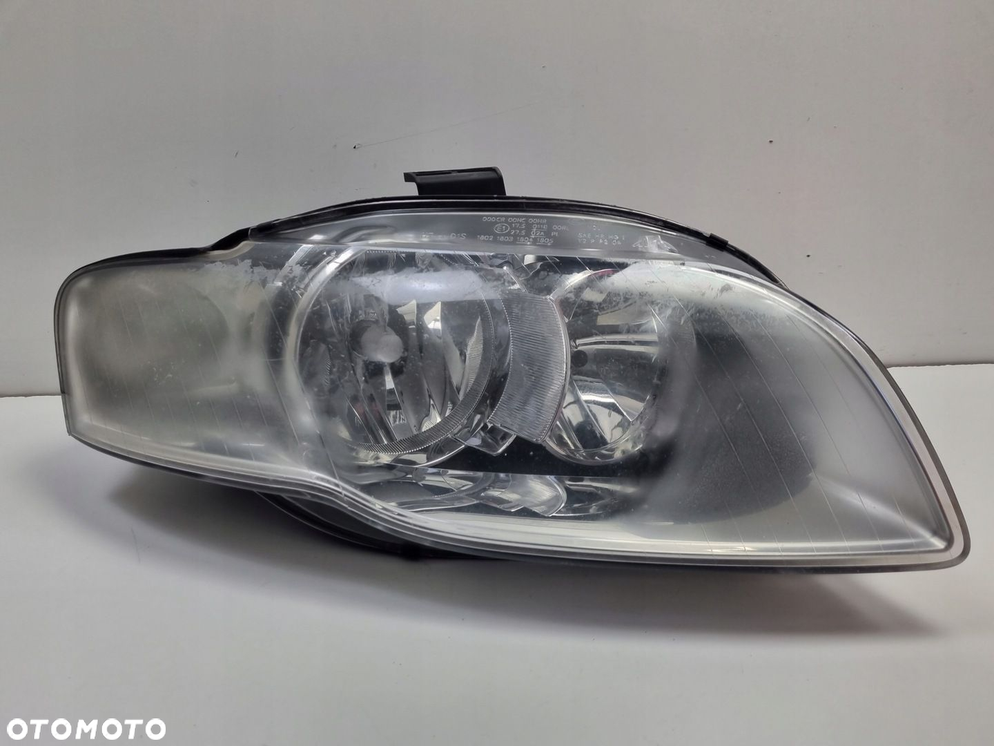 Audi A4 B7 04-08r PRZEDNIA LAMPA PRAWA PRAWY PRZÓD 1305630462 - 2