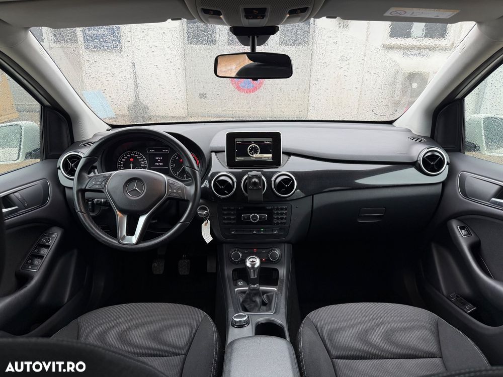 Mercedes-Benz B 180 - 8