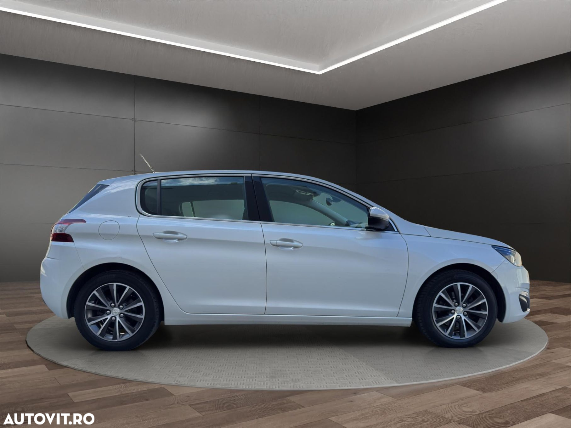 Peugeot 308 1.2 L PureTech Turbo Allure Aut. - 16