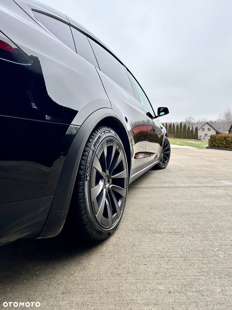 Tesla Model X - 21