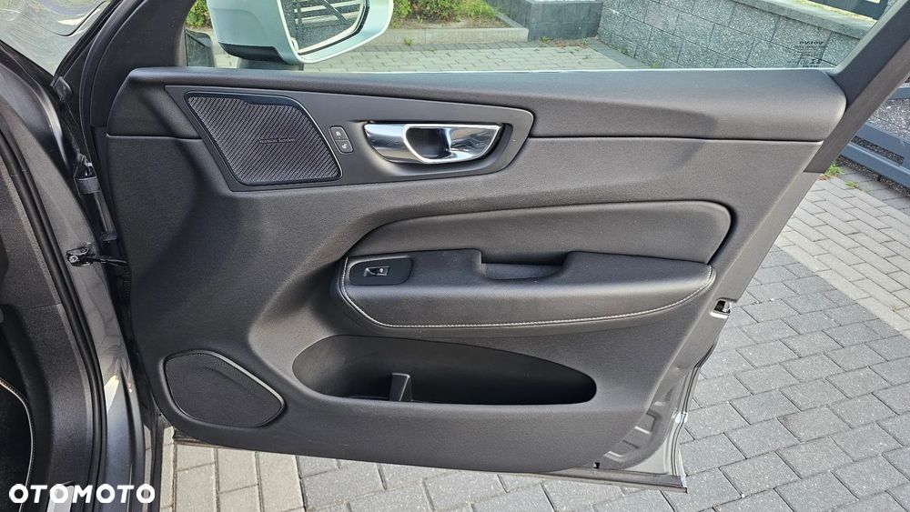 Volvo XC 60 D4 R-Design - 10