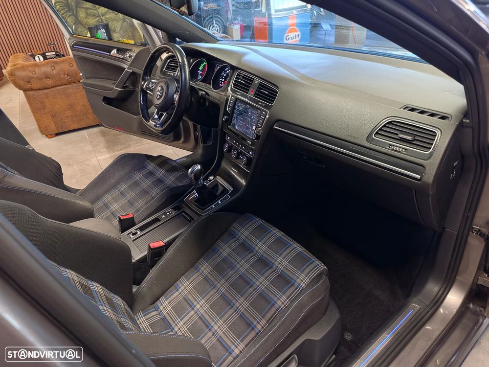 VW Golf 1.4 GTE Plug-In-Hybrid DSG - 17