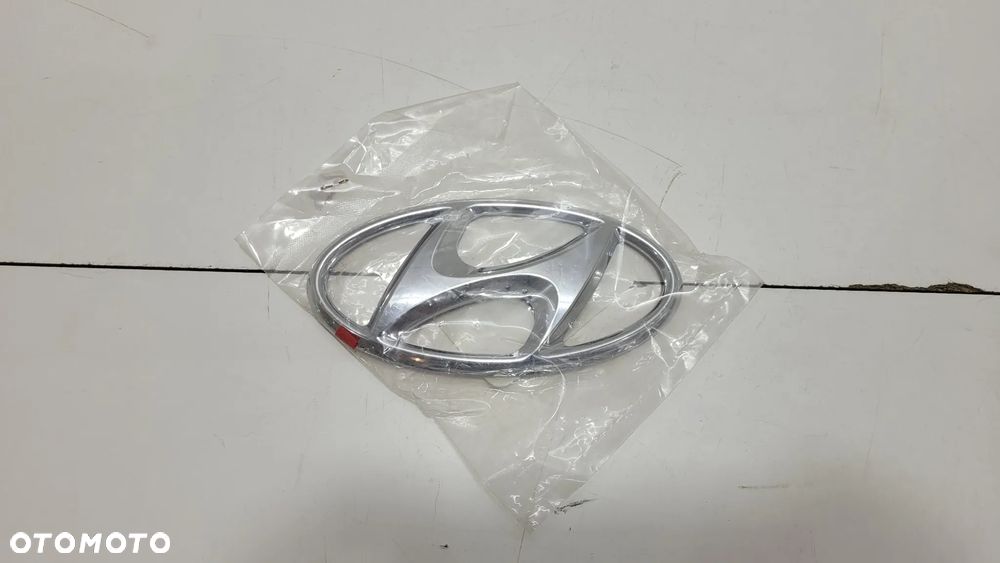 HYUNDAI i10 i20 emblemat logo tył 86341-B4000 - 1