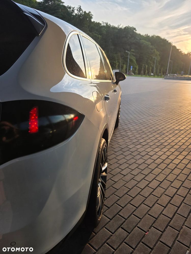 Porsche Cayenne Platinum Edition - 11