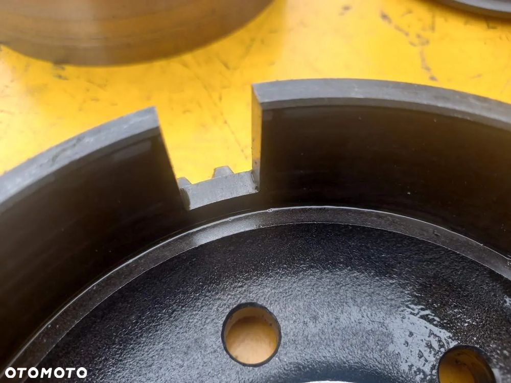 Kosz przedniego napędu Z48 przystawka Massey Ferguson 6180 - 18