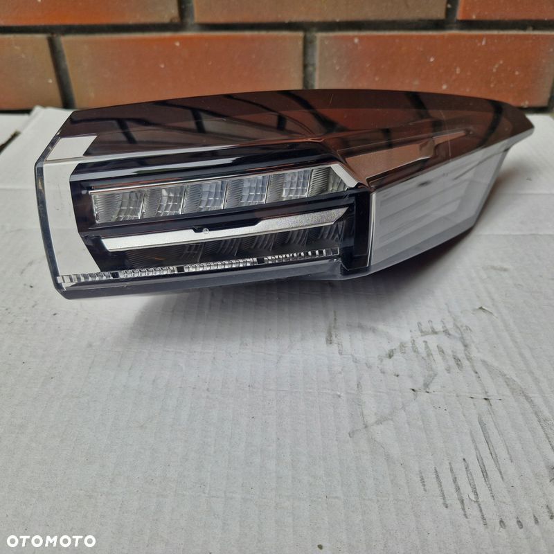 LAMPA PRAWY TYŁ PEUGEOT 308 III LED 9835299280