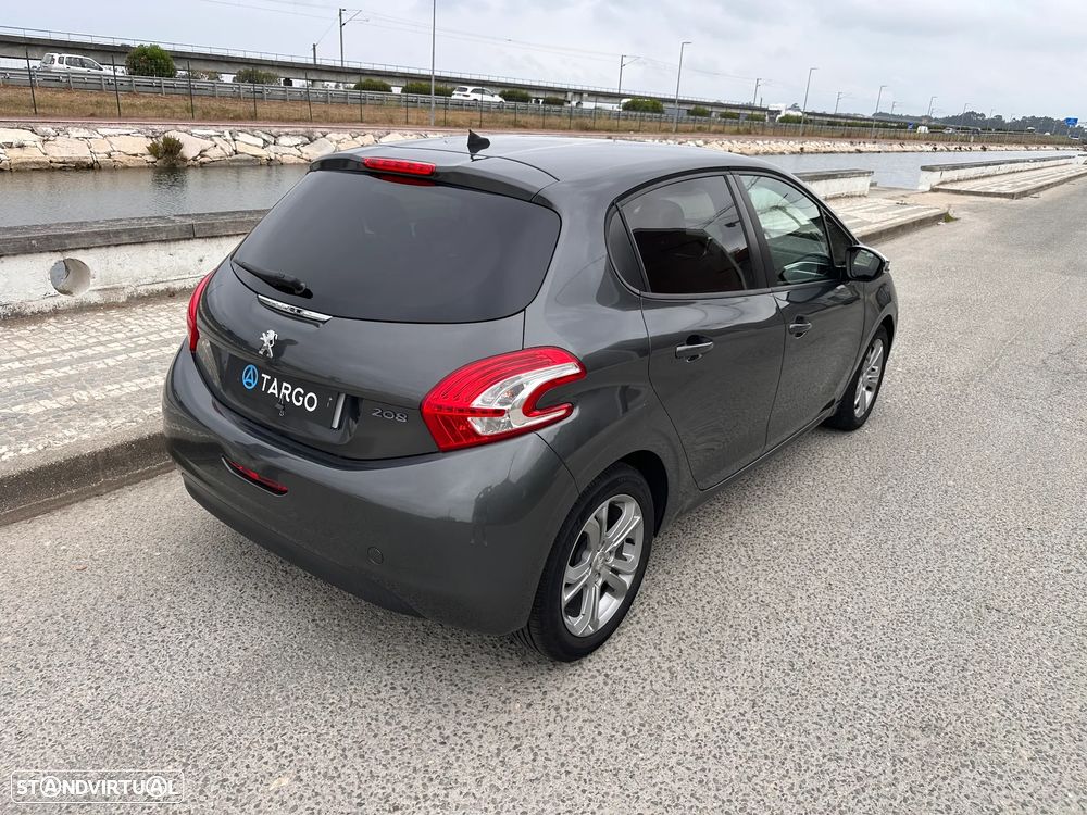 Peugeot 208 1.4 HDi SE Style - 30