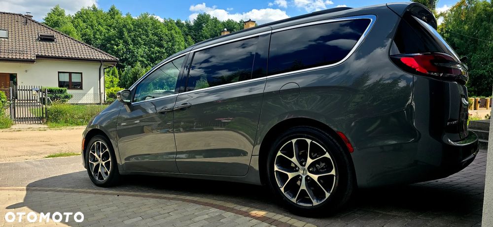 Chrysler Pacifica - 1