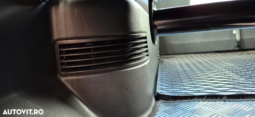 Volkswagen Caravelle - 28