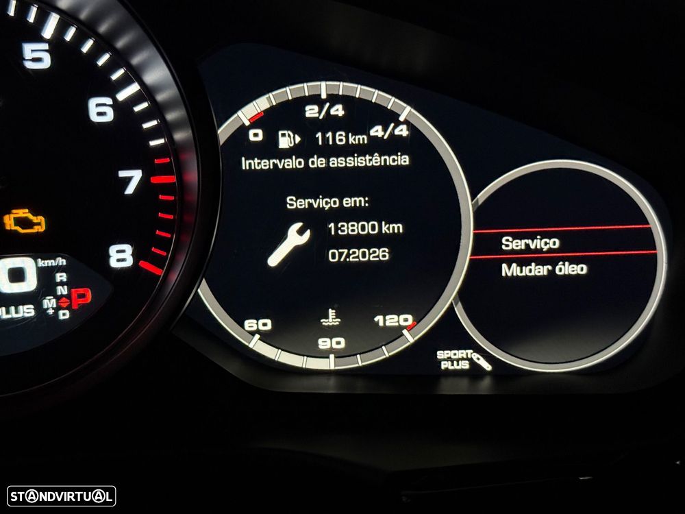 Porsche Panamera 4 S - 32