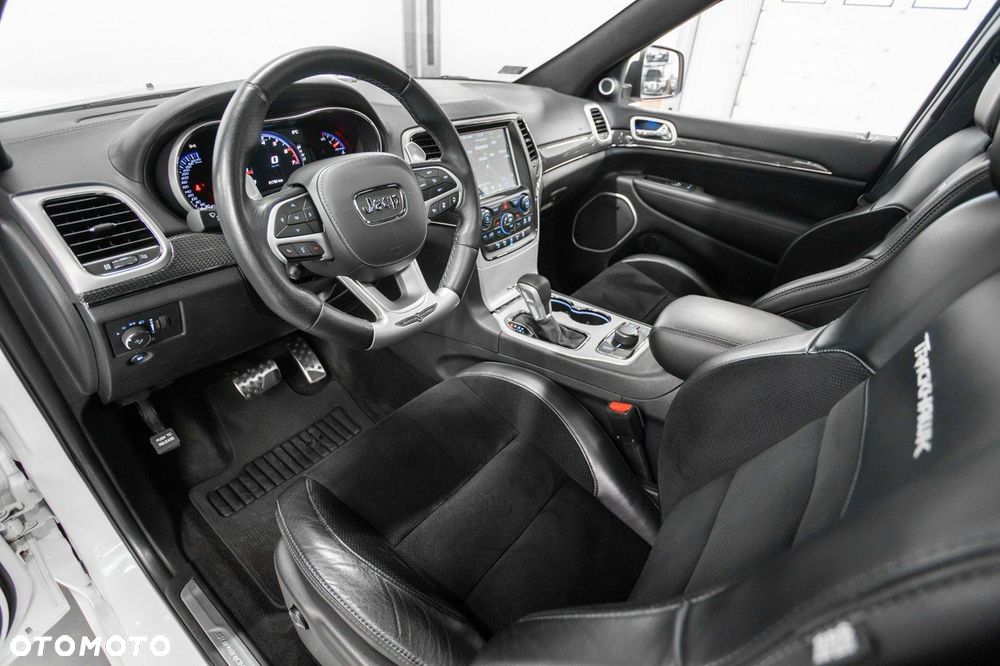 Jeep Grand Cherokee - 16