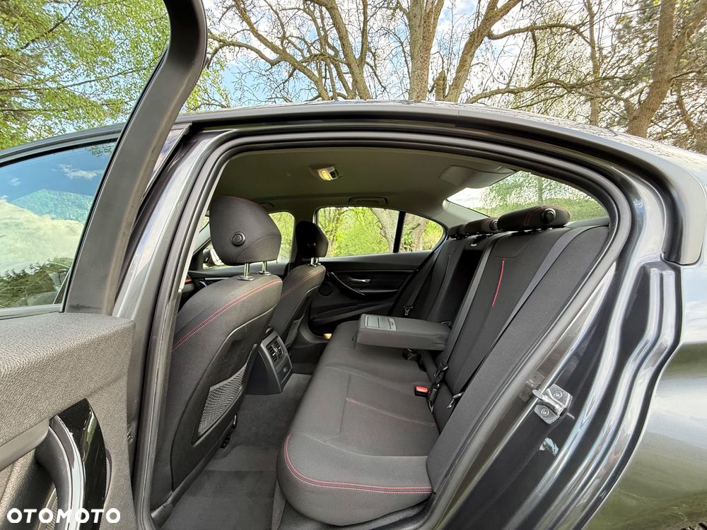 BMW Seria 3 328i xDrive Sport Line - 21