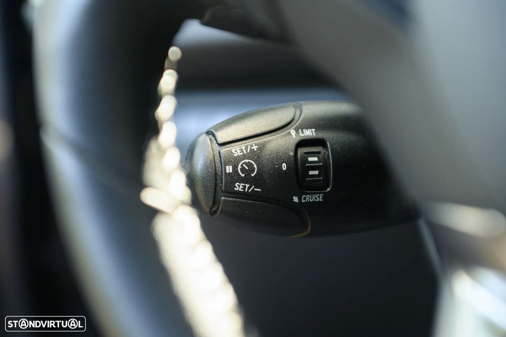 Peugeot 208 1.2 PureTech Signature - 34