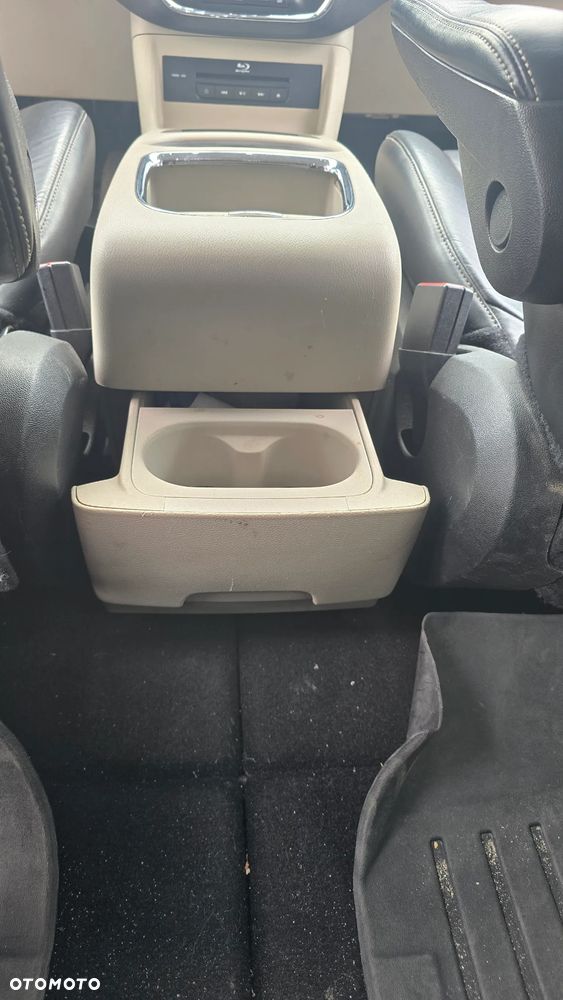 Chrysler Town & Country 3.6 Limited - 18