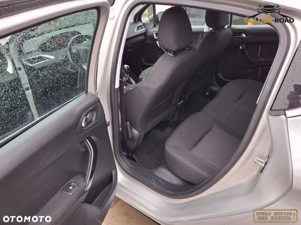 Peugeot 208 - 11