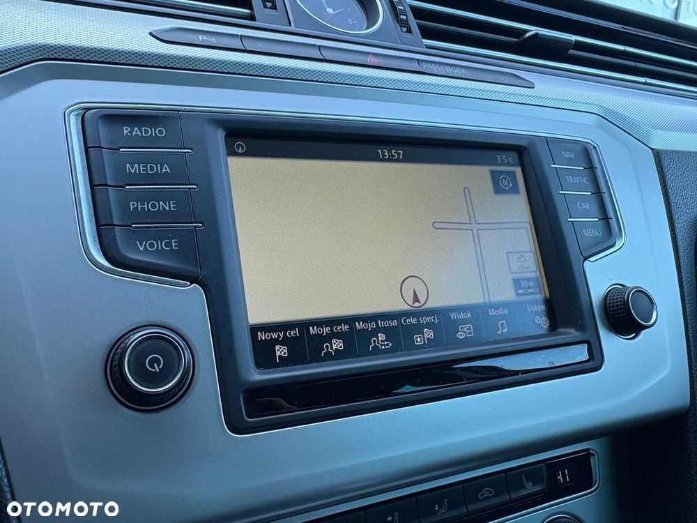 Volkswagen Passat - 30