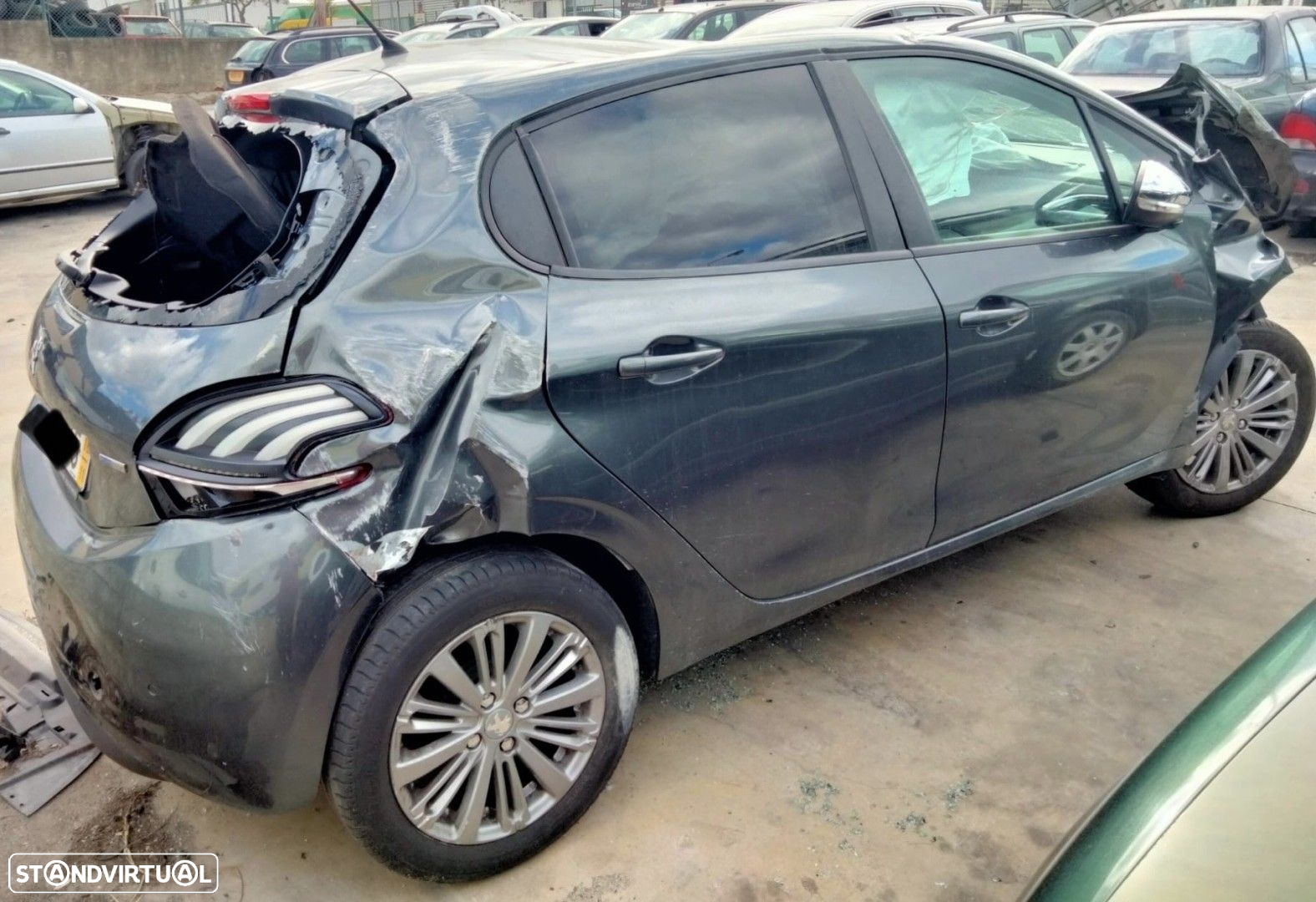 Peugeot 208 1.2 Pure Tech de 2016 disponível para peças - 4