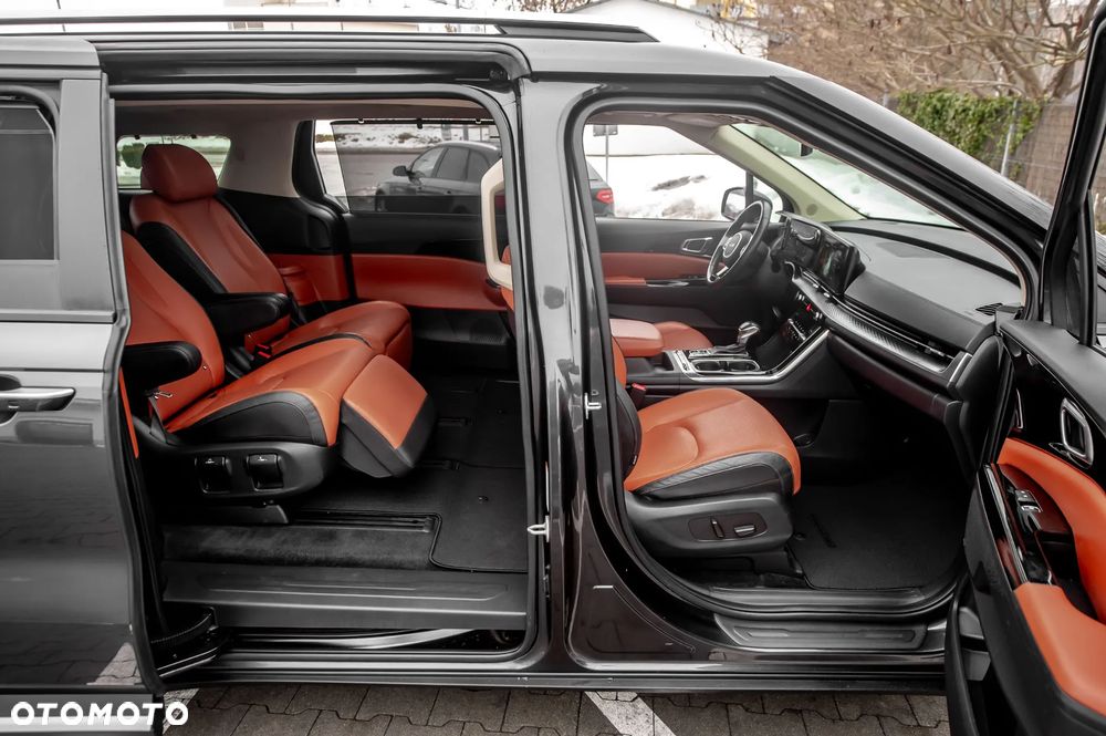 Kia Carnival - 28
