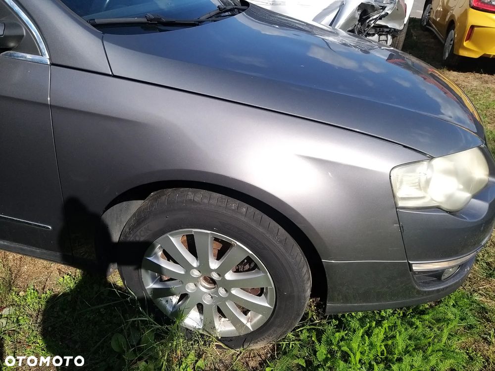 Volkswagen Passat B6 2,0 tdi prawy błotnik kolor lakieru LA7T