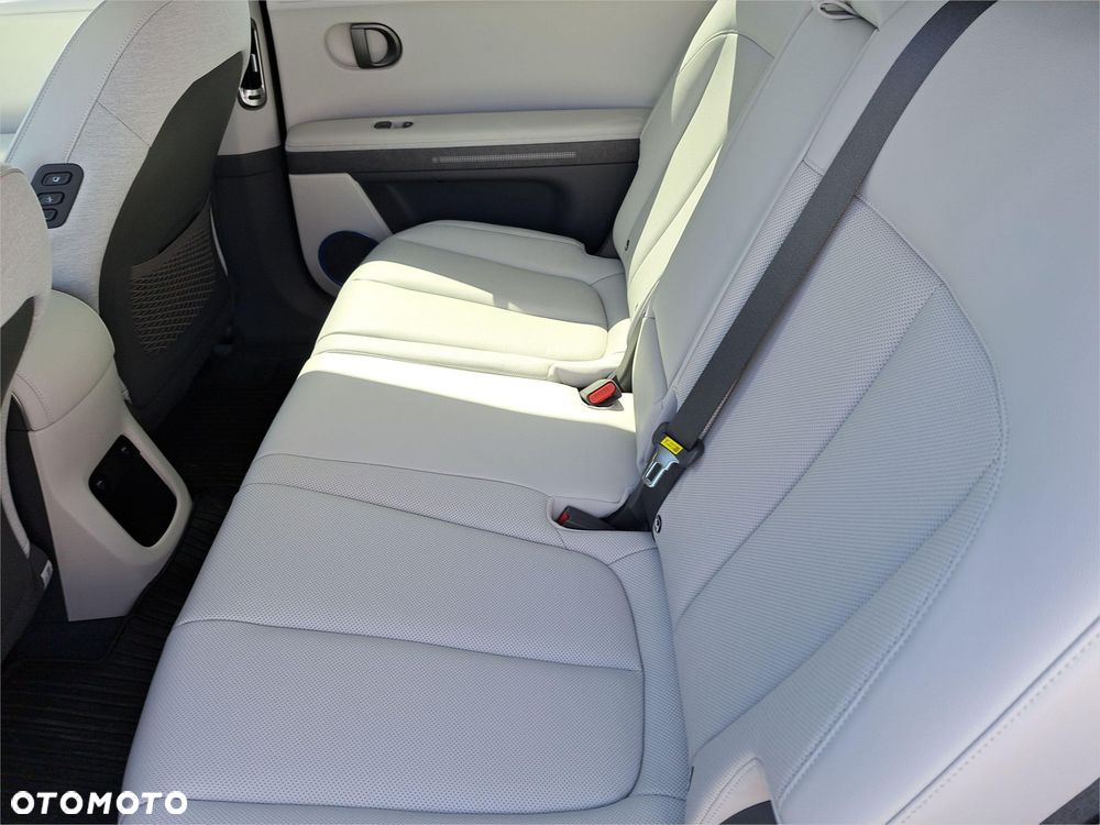 Hyundai IONIQ - 10