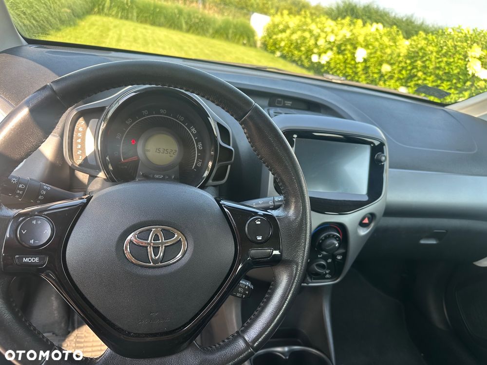 Toyota Aygo x-play connect - 5