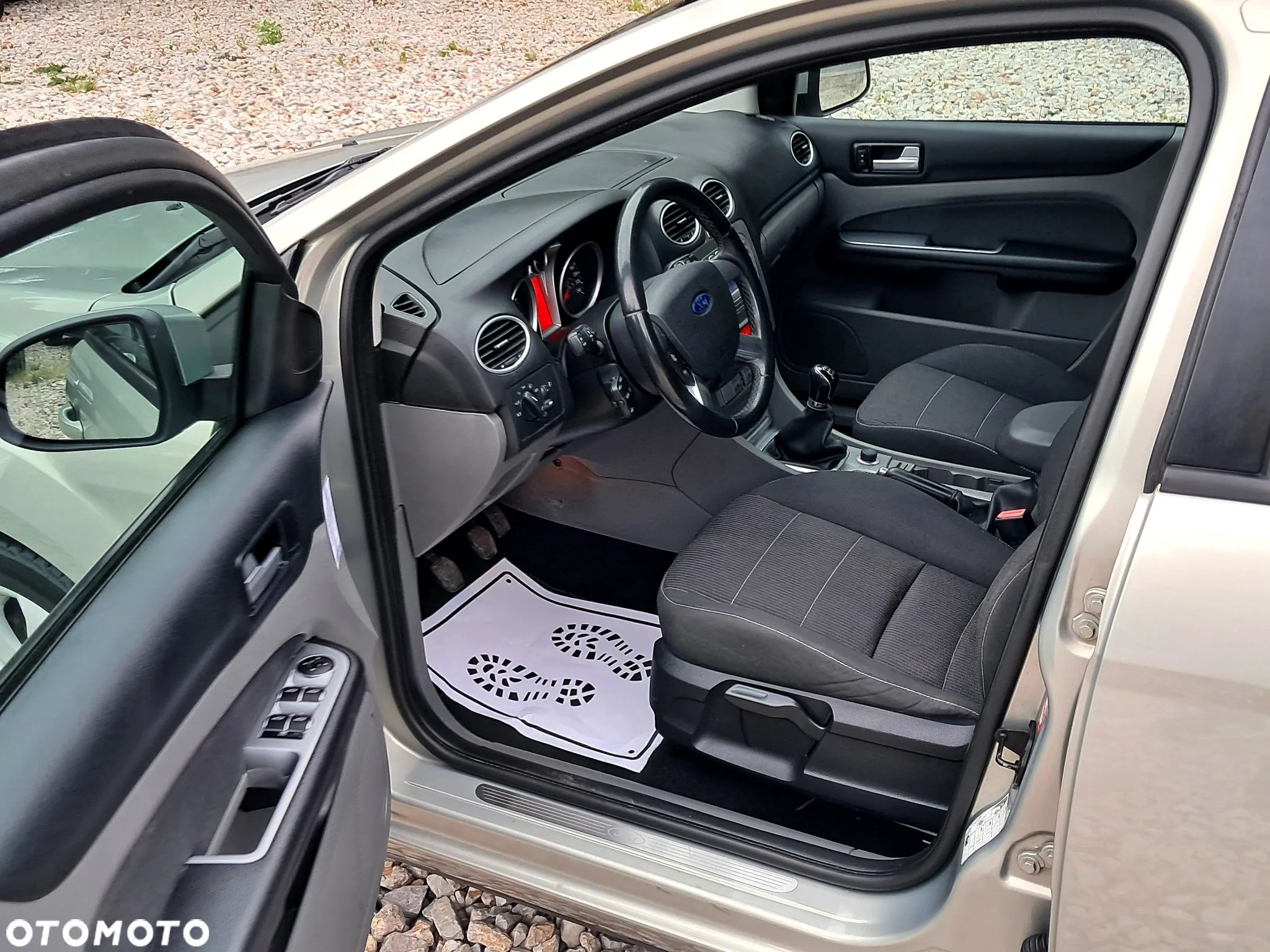 Ford Focus 2.0 16V Titanium - 13