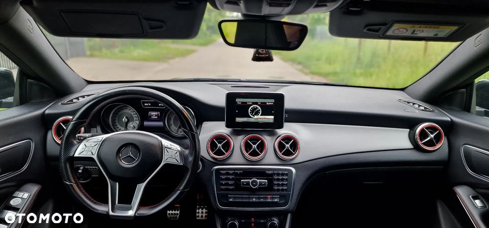 Mercedes-Benz CLA 200 AMG Line - 23