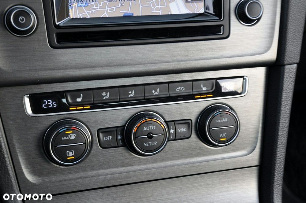 Volkswagen Golf - 32