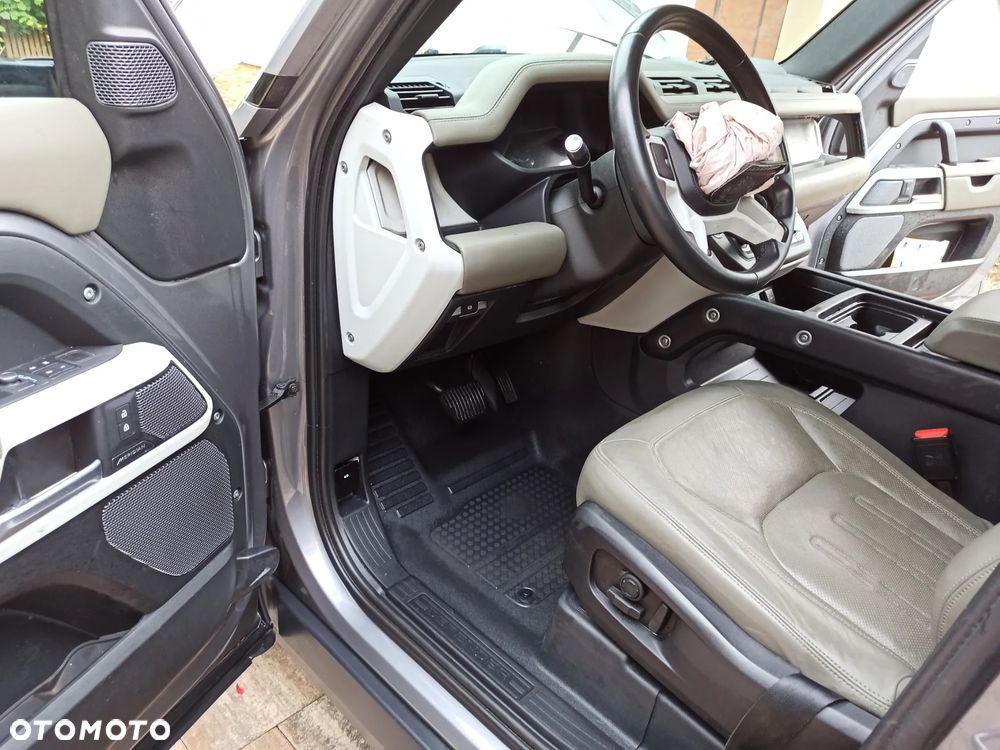 Land Rover Defender 110 P300 X-Dynamic HSE - 9