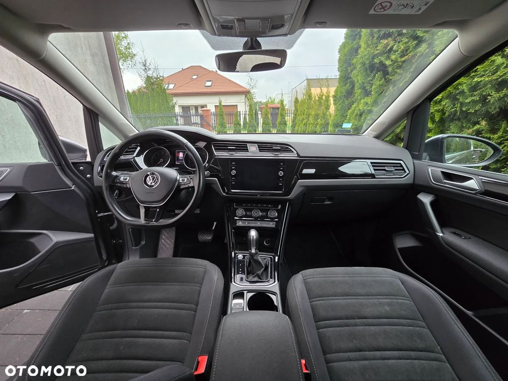 Volkswagen Touran - 12