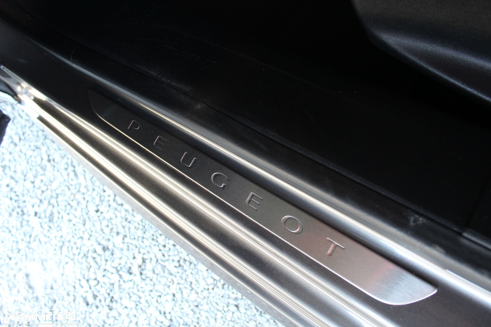 Peugeot 208 1.2 PureTech Signature - 16