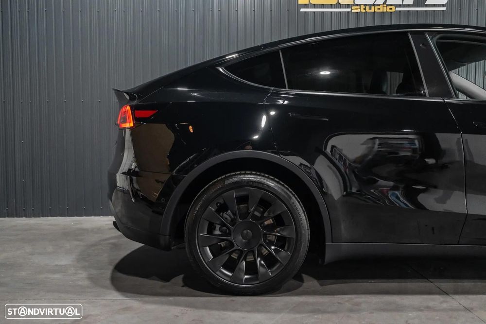 Tesla Model Y Long Range Dual Motor AWD - 40