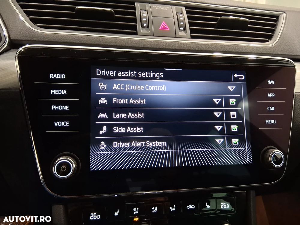 Skoda Superb 2.0 TDI DSG Ambition - 27