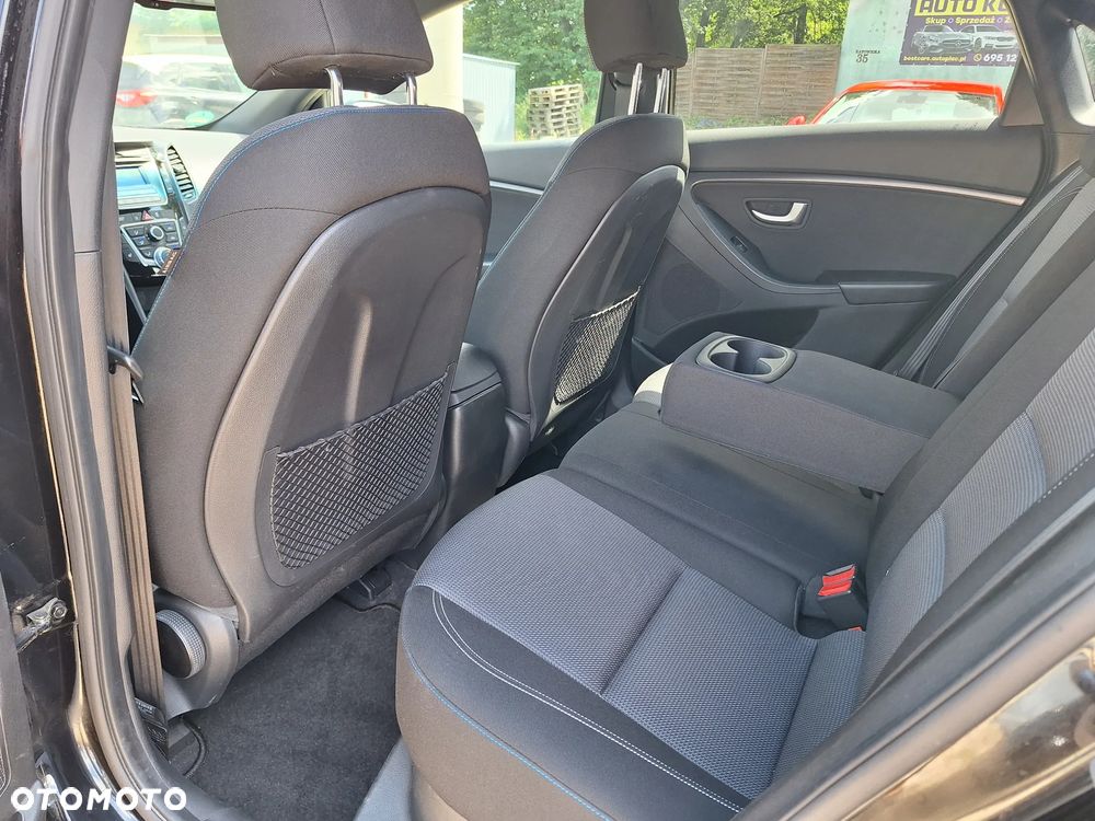 Hyundai i30 blue Kombi 1.6 GDi Passion - 28