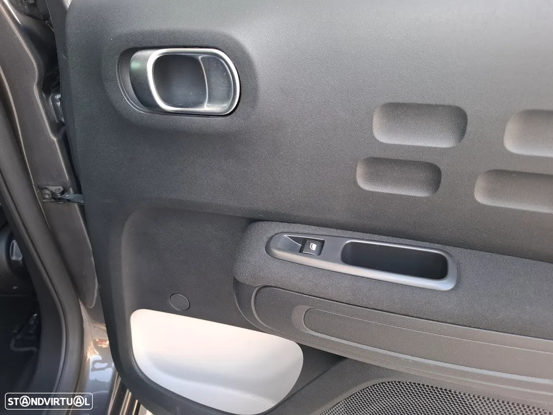 Citroën C3 1.2 PureTech Shine - 37