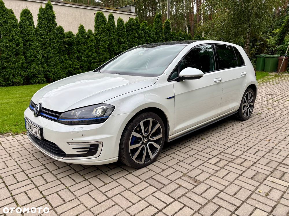Volkswagen Golf - 1