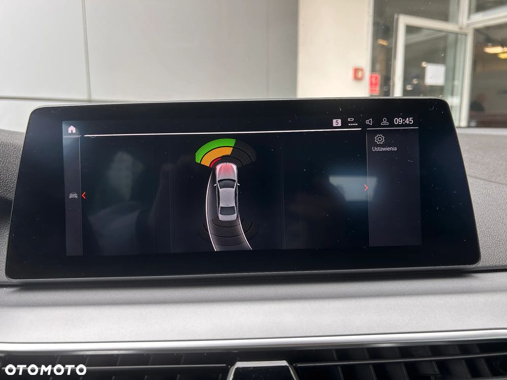 BMW Seria 5 520d xDrive MHEV - 35