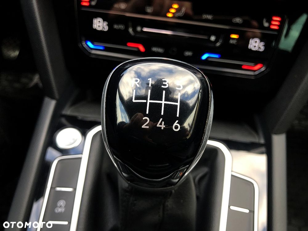 Volkswagen Passat Variant 2.0 TDI EVO Business - 17