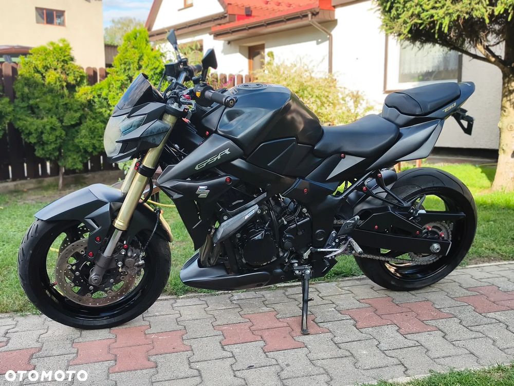 Suzuki GSR - 17