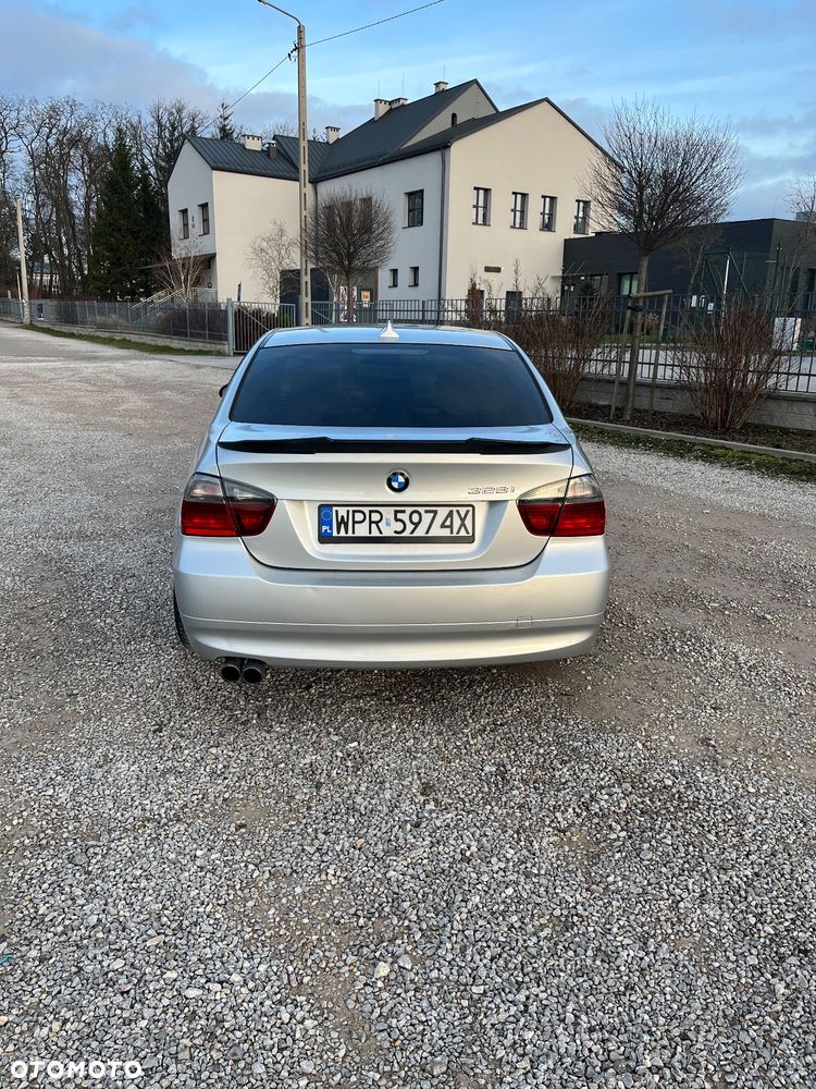 BMW Seria 3 330i - 5