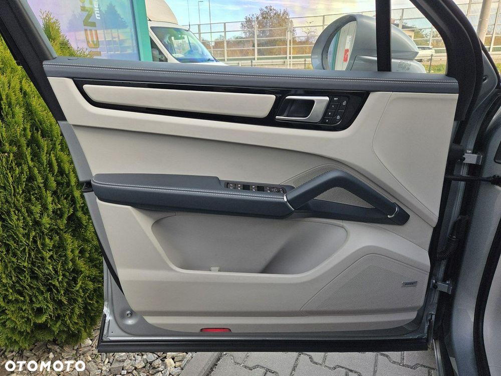 Porsche Cayenne E-Hybrid - 26