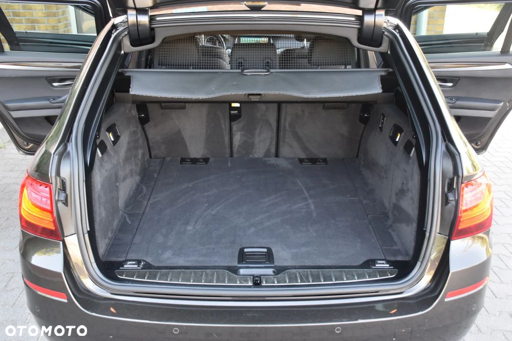 BMW Seria 5 518d Luxury Line - 16