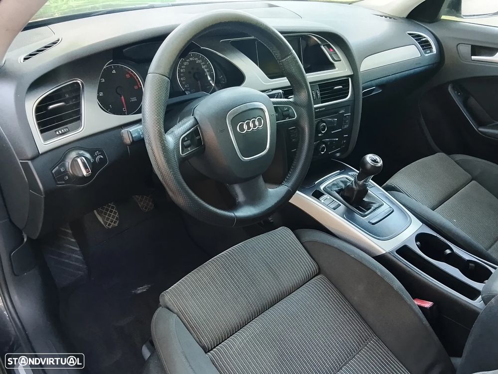 Audi A4 Avant 2.0 TDi Advance - 4