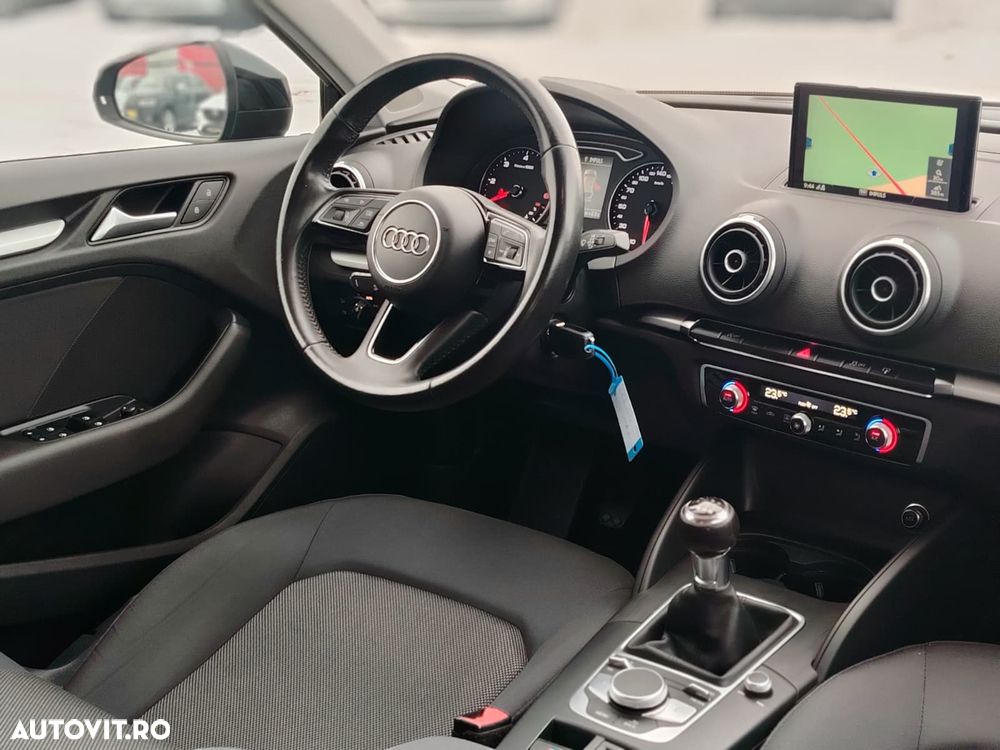 Audi A3 1.6 TDI ack (clean diesel) S line Sportpaket - 2