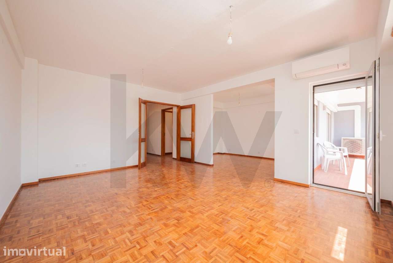 T3 com varanda a estrear após remodelação, na Quinta do Alto em Cax - Grande imagem: 5/38