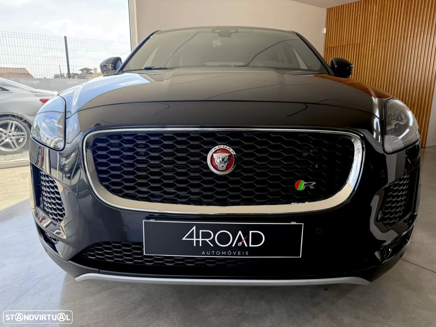 Jaguar E-Pace 2.0 i4D R-Dynamic SE - 34