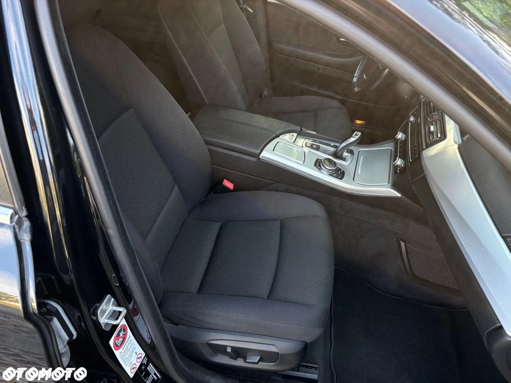 BMW Seria 5 525d xDrive - 22