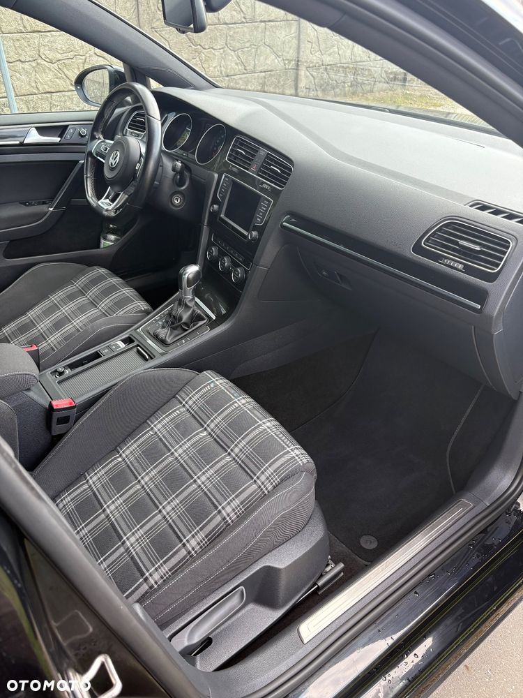 Volkswagen Golf - 16