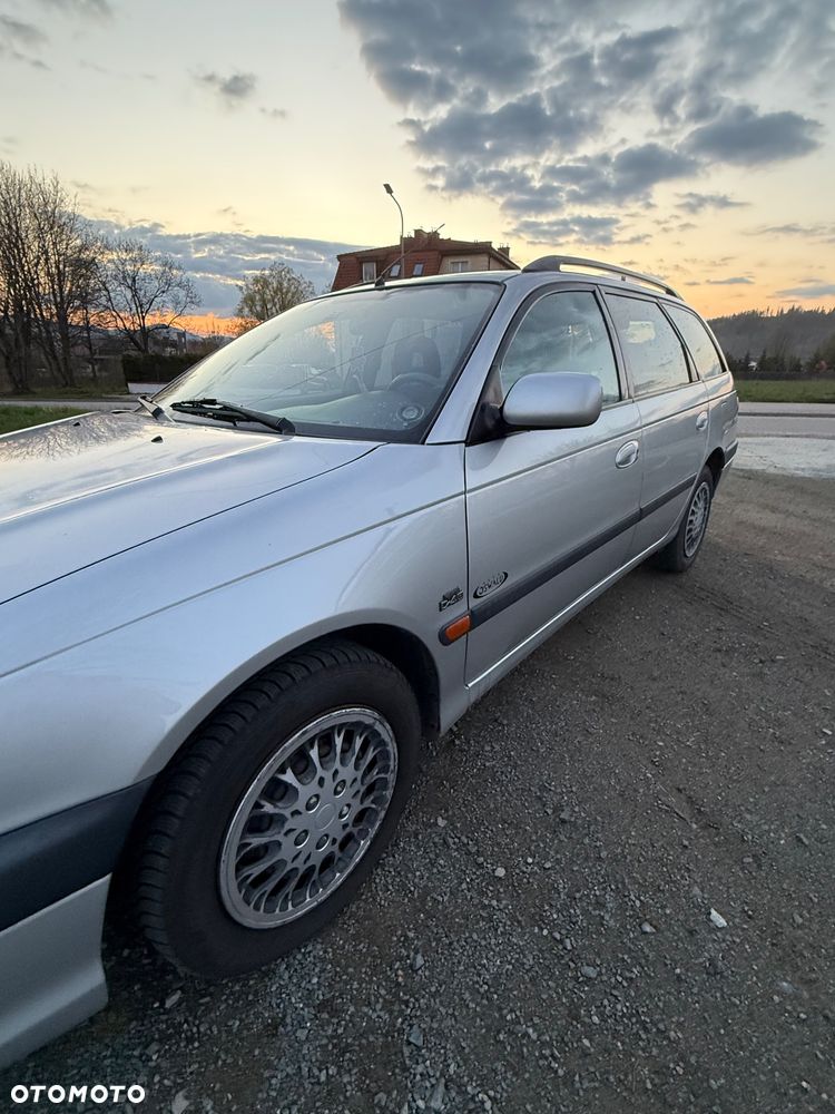Toyota Avensis 2.0 D-4D Terra - 12