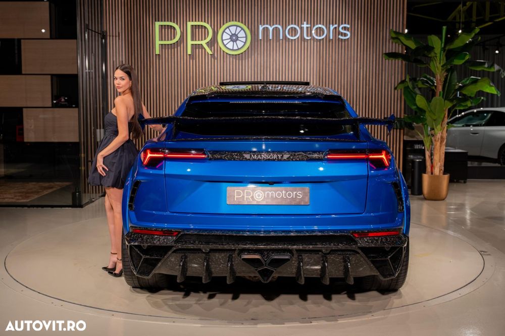 Lamborghini Urus view 4